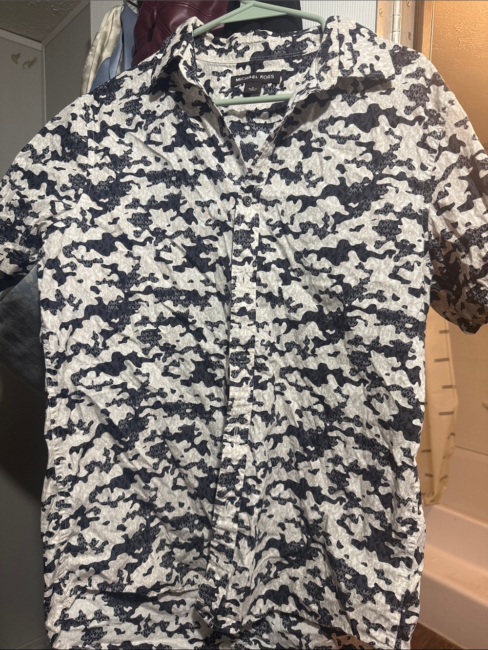 Man shirts bundle 3 are L and 1XL